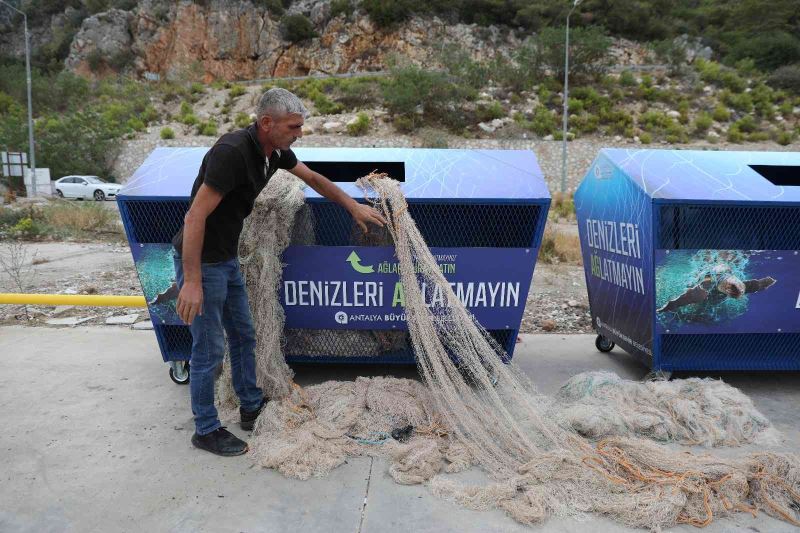 ‘Denizleri AĞlatmayın’ sloganı ile belirlenen bölgelere atık ağ toplama konteynırı yerleştirildi
