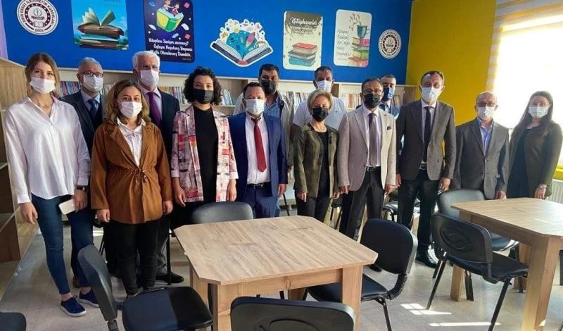 Okul kütüphanesinin açılışını Kaymakam Uçgun yaptı
