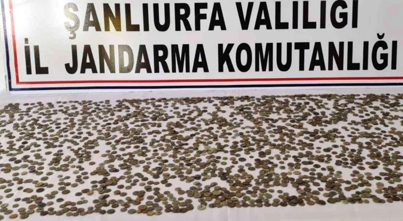 Şanlıurfa’da çeşitli dönemlere ait 2 bin 460 sikke ele geçirildi
