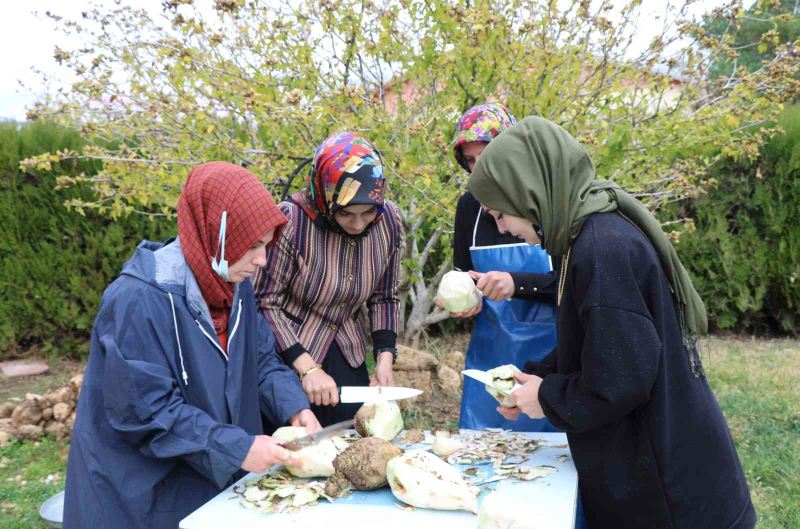 Girişimci kadınların el emeği: Pancar Pekmezi
