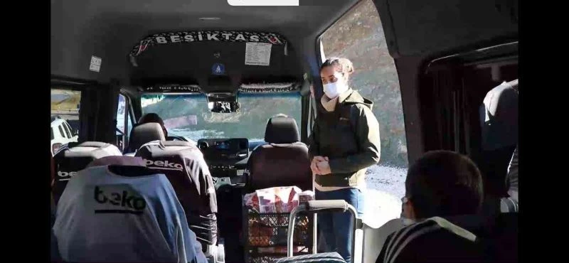 Yolcu kılığına giren jandarma ekipleri, minibüs ve otobüslerde denetim yaptı
