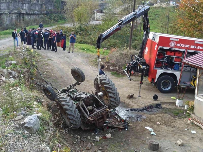 Freni tutmayan traktör şarampole devrildi: 1 yaralı

