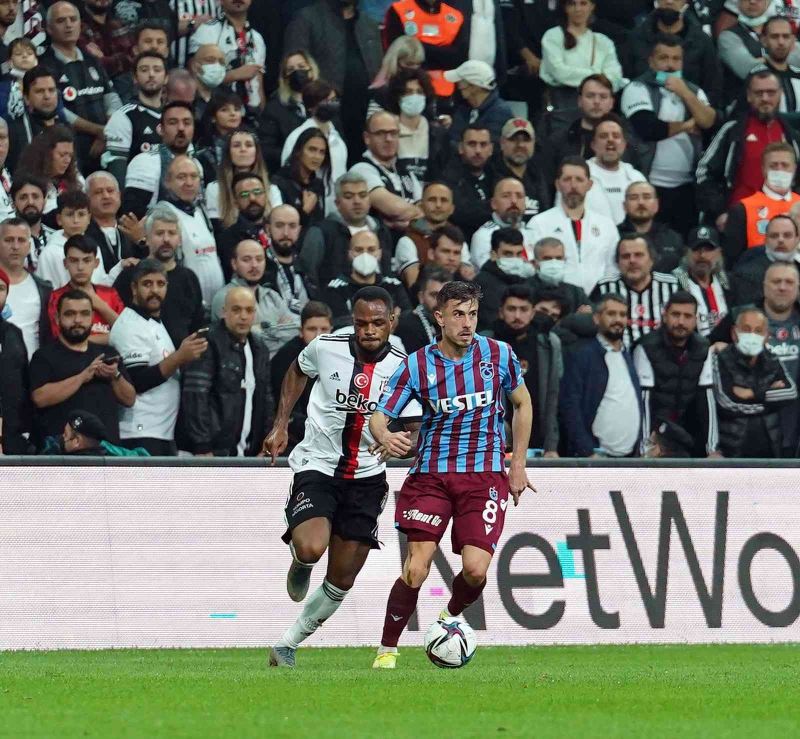 Spor Toto Süper Lig: Beşiktaş: 0 - Trabzonspor: 1 (İlk yarı)
