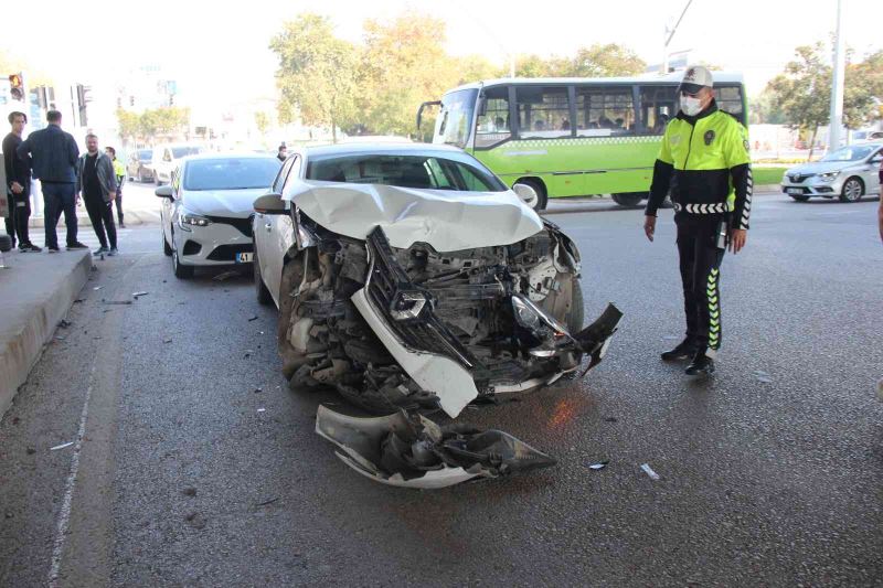 Kazada otomobilin tekerleği fırladı: 1 yaralı
