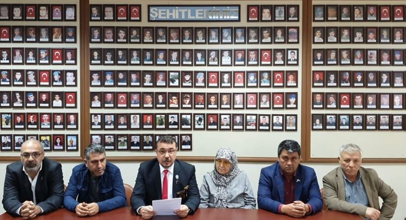 Balıkesirli şehit aileleri ve gazilerden Türkkan’a istifa çağrısı
