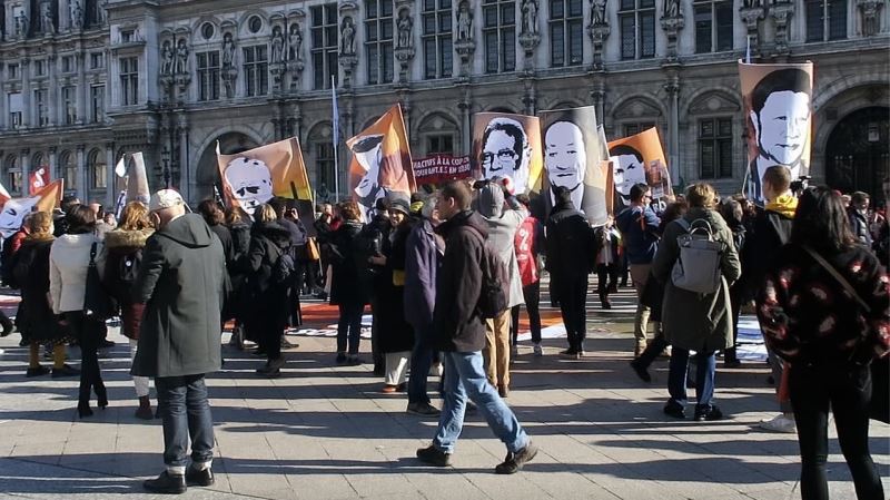 Paris’te çevreciler sokağa indi
