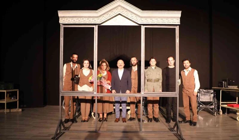 Ağrı’da  ‘Eğer Bu Bir Film Olsaydı’ oyunu sergilendi
