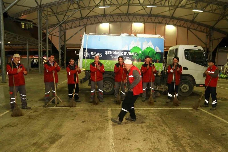 Temizlik işçisinden Michael Jackson şov
