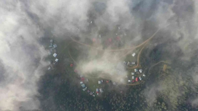 Sakarca Yaylası’nda siste hayran bırakan manzara
