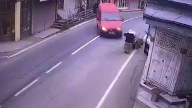 Rize’de feci kaza: Şadırvan ile minibüs arasında sıkıştı

