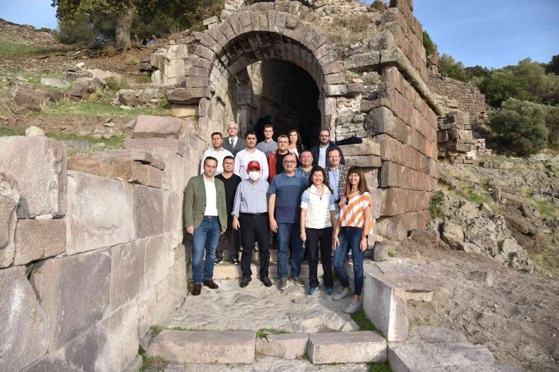 Manisa CBÜ, 30. kuruluş yıl dönümünü Aigai antik kentinde kutladı
