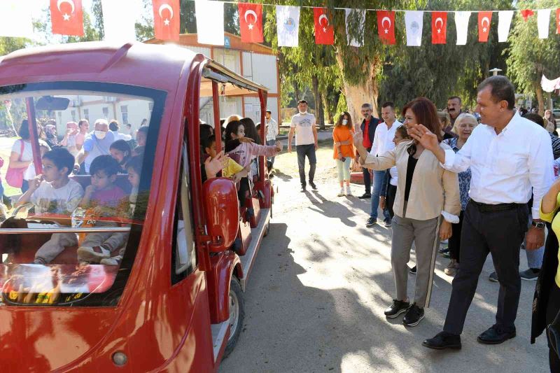 Seçer, Tarsus Gençlik Kampında ’Halk Günü’ etkinliğine katıldı
