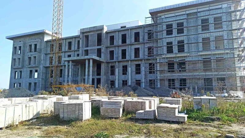 Hükümet konağı inşaatından 250 bin lira değerinde kablo çalındı
