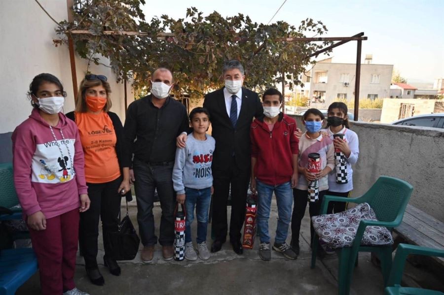 Vali Dr. Erdinç Yılmaz, Lösemiyi Yenen Çocukları Ziyaret Etti