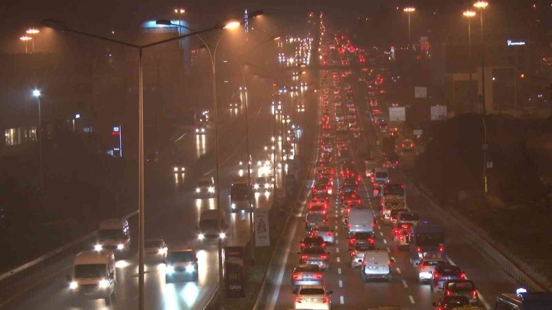 İstanbul’da sis trafiği vurdu, yoğunluk yüzde 45’i gördü
