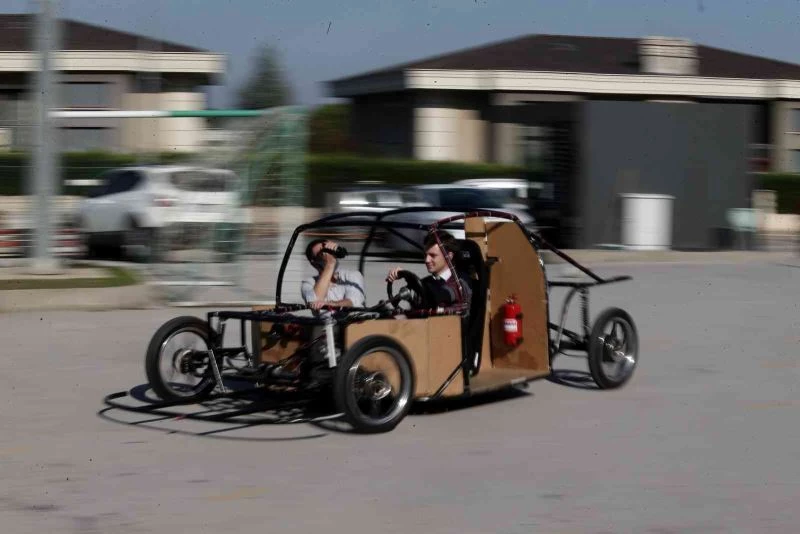 (Özel) Fen liseli öğrenciler hayali otonom araç üretmek
