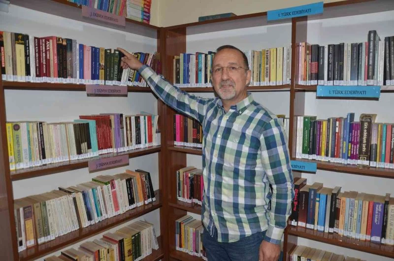 Muhtardan örnek davranış: Muhtarlığı kütüphaneye çevirdi
