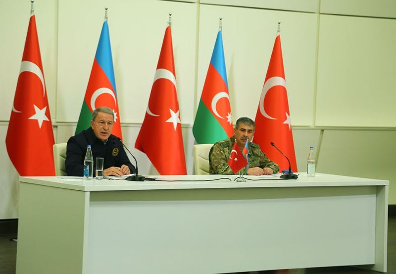 Azerbaycan Savunma Bakanı Hasanov: “Azerbaycan ordusunu, Türk Silahlı Kuvvetleri’nin modeline uygun olarak düzenliyoruz”
