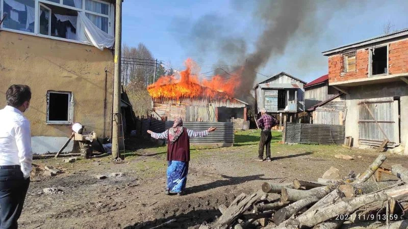 Taş fırından sıçrayan kıvılcım yangına neden oldu
