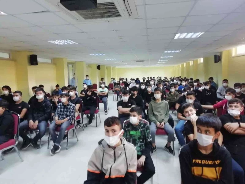 Liseliler girişimcilerle buluştu
