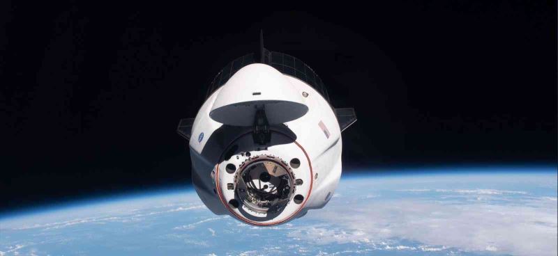 SpaceX’in 4 astronotu taşıyan uzay aracı dünyaya döndü
