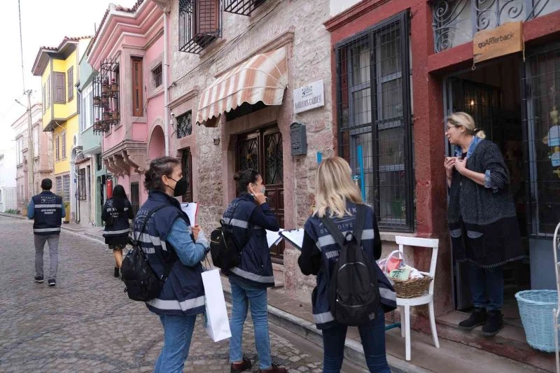 Ayvalık’ta böyle anket görmeyen vatandaş önce şaşırdı, sonra memnun oldu
