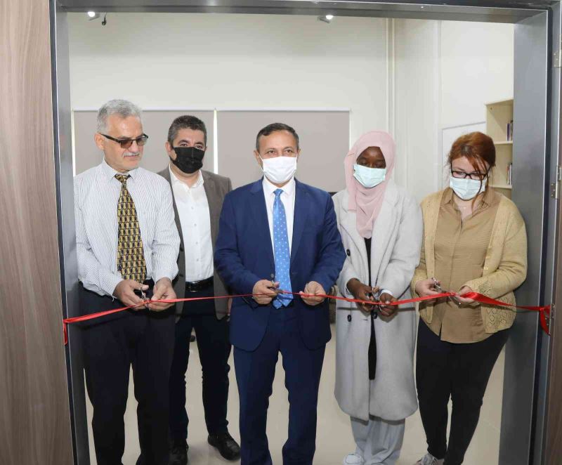 ERÜ’de Yabancı Diller Yüksekokulu’nun Yenilenen Binası ve Bilgisayar Laboratuvarı Açıldı
