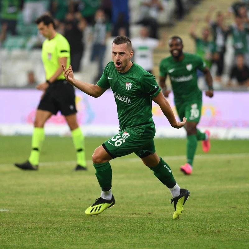 Bursaspor’da Burak Altıparmak takıma geri dönüyor
