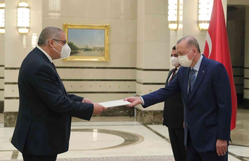 Cezayir Büyükelçisi  Mımounı, Cumhurbaşkanı Erdoğan’a güven mektubu sundu
