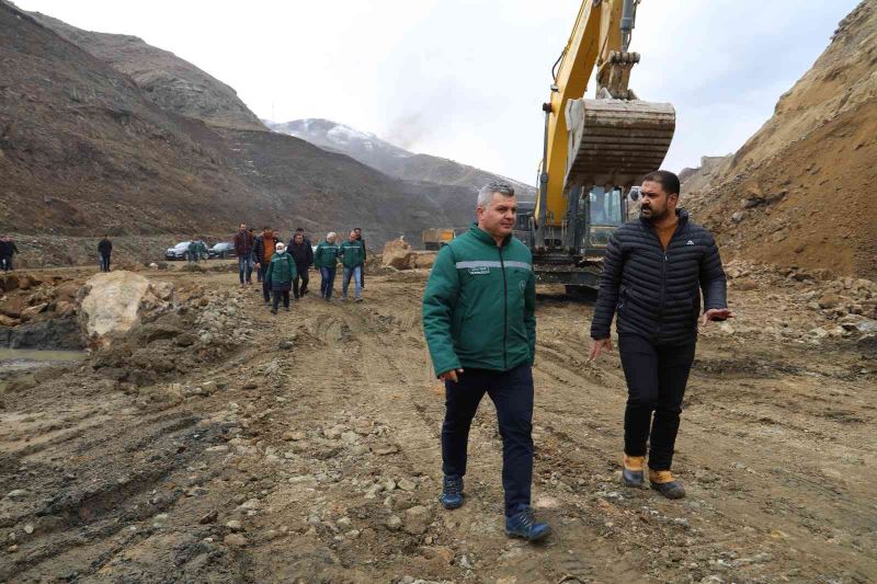 Bölge Müdürü Yavuz; Narman Şehitler Barajı ve Söylemez Barajı inşaatlarında incelemede bulundu
