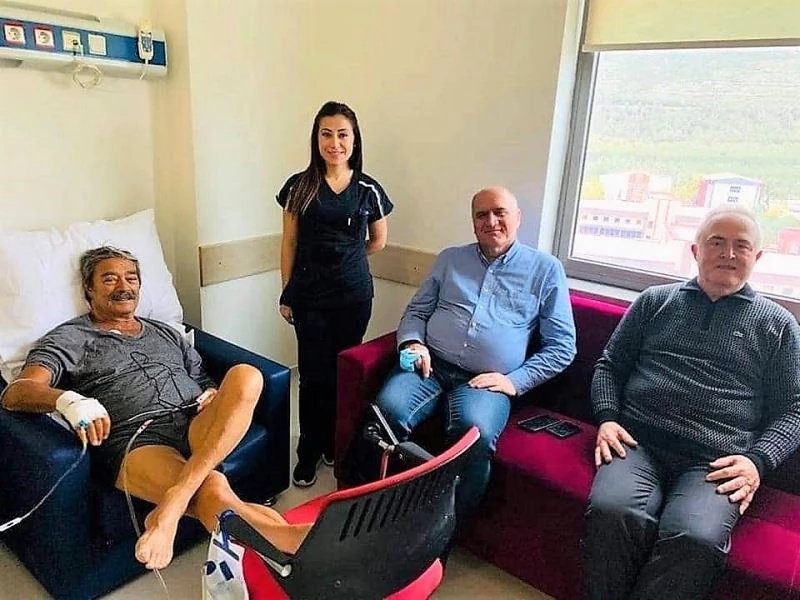 Beyin kanaması geçiren Kadir İnanır’dan ilk fotoğraf
