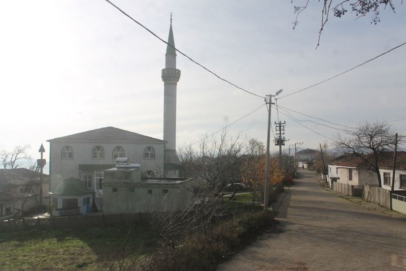 135 yıllık cami ve minareye sahip çıkıyorlar
