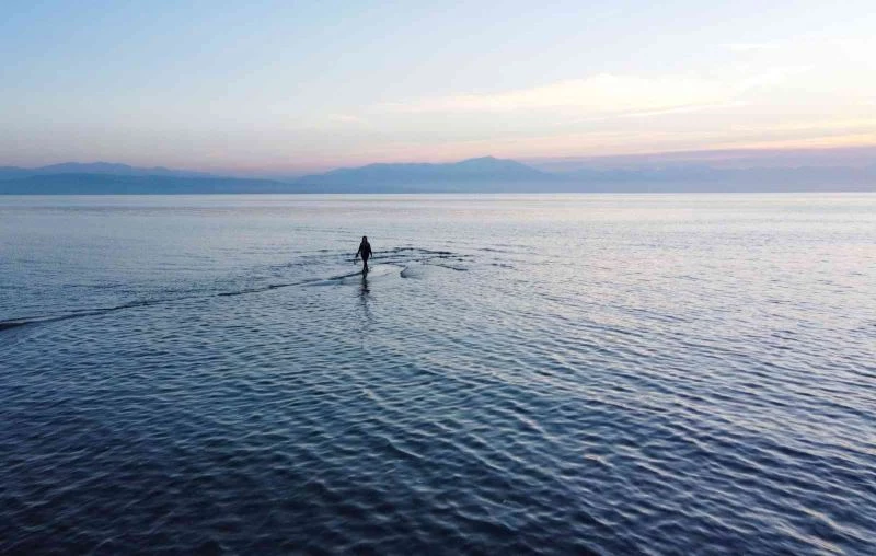 Van Gölü’nde sular çekilince yeni adacıklar oluştu
