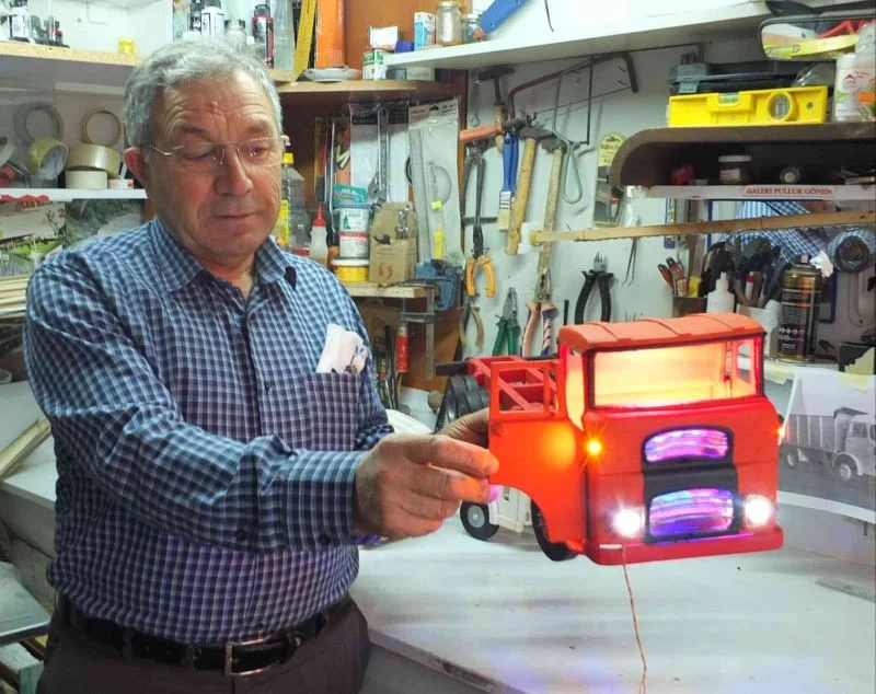 Kamyon ve otobüslere olan tutkusunu maketlere yansıttı
