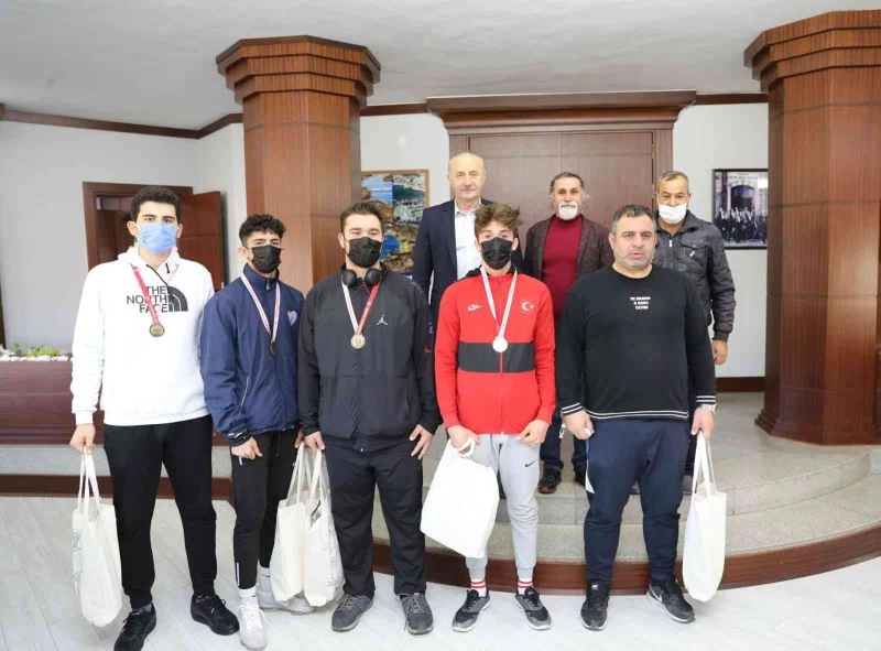 Başkan Atabay, Türkiye Şampiyonası’na katılacak Didimli boksörleri ağırladı
