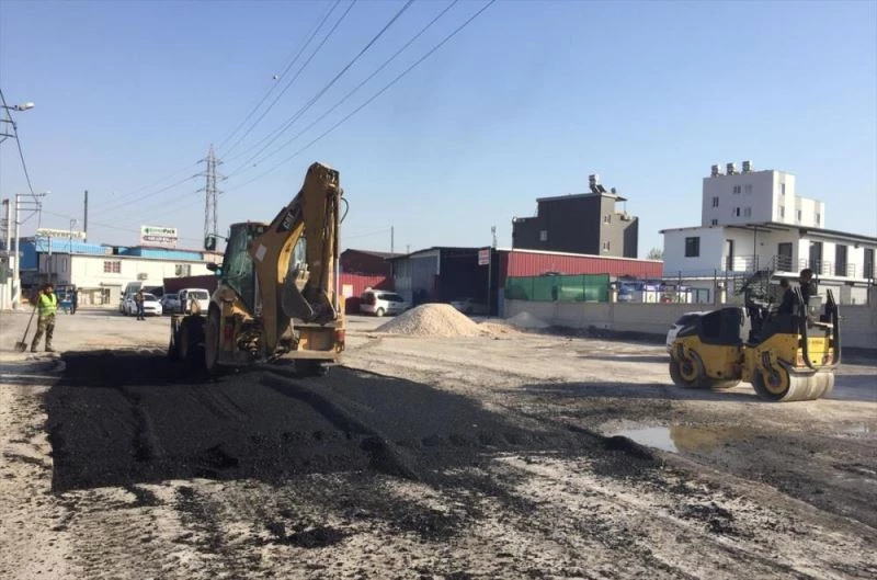Akdeniz ilçesinde asfalt ve kaldırım taşları yenilendi