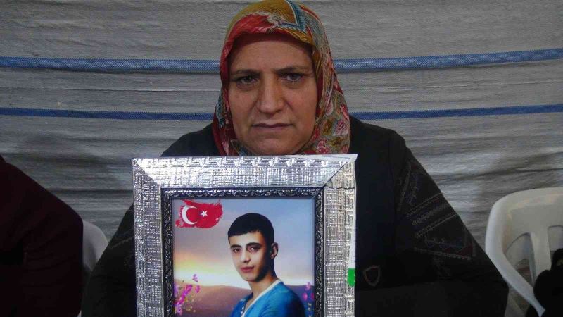 Diyarbakır’da anne ve babaların evlat nöbeti 832’inci gününde devam ediyor
