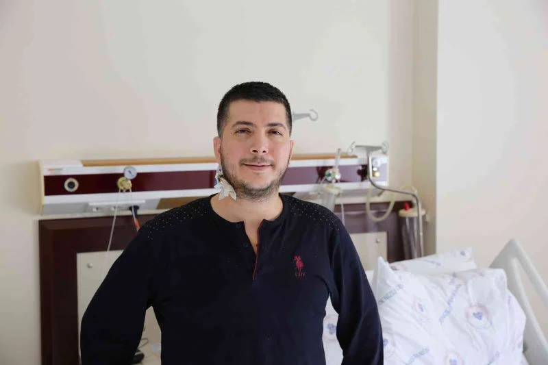 Küçük kesi ile yapılan ameliyatla aort kapağı değiştirildi
