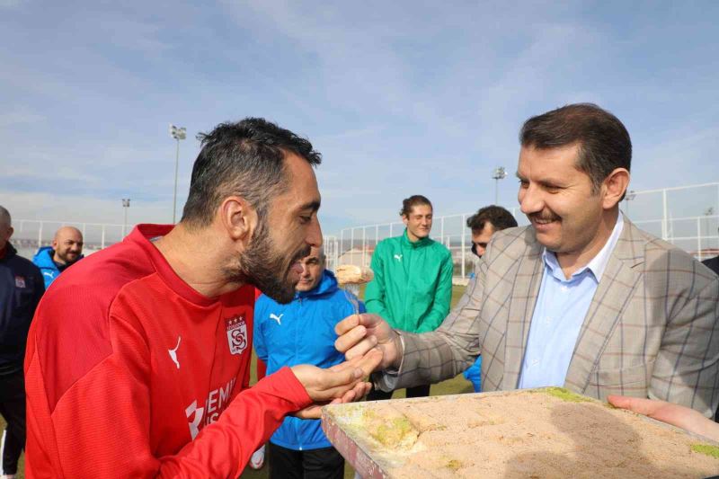 Vali Ayhan’dan Sivasspor’a baklava dopingi
