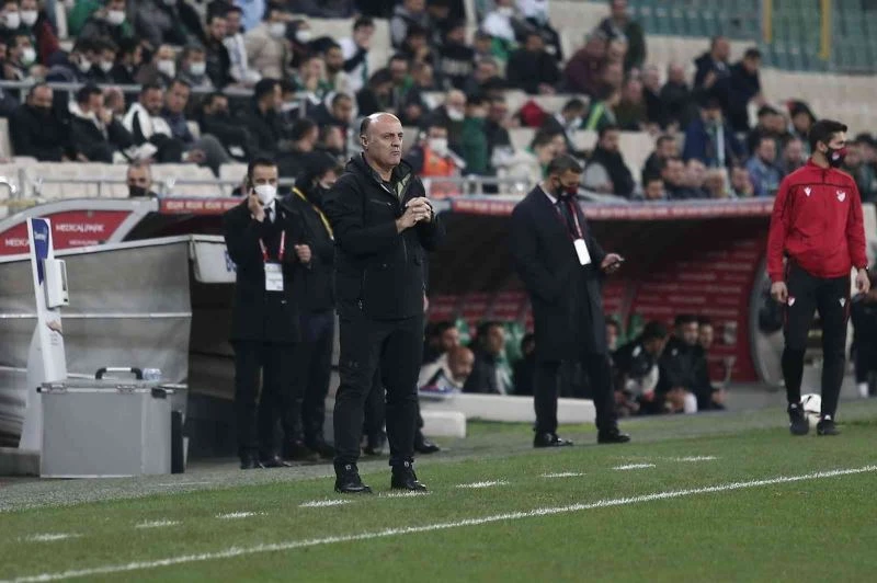 Özcan Bizati: “Seyircinin tepkisi ile hocalar değişmez”