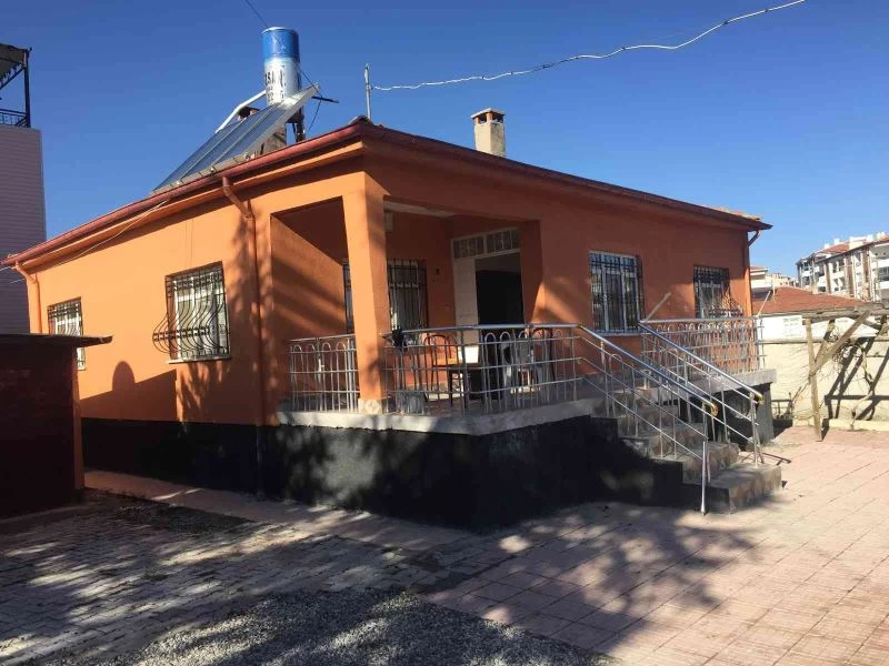 Kümesteki hayvanlarına bakmaya geldi, evinin soyulduğunu gördü
