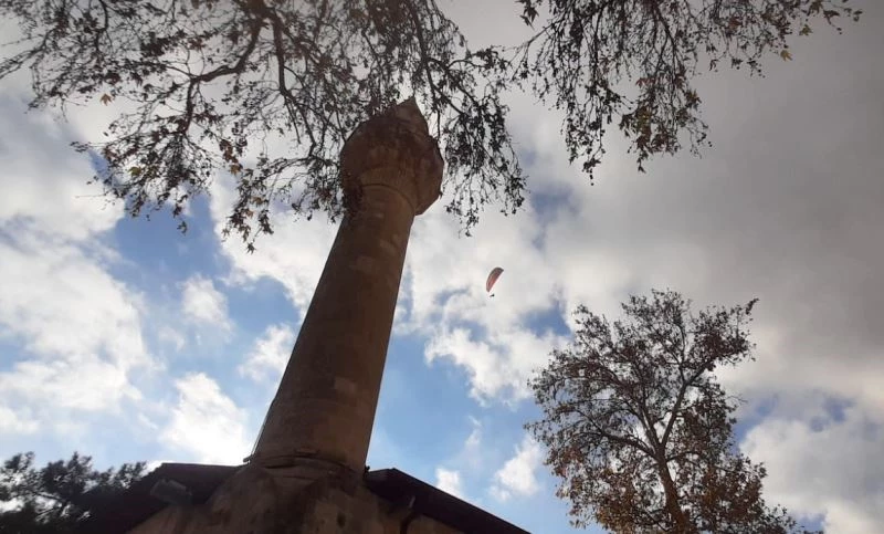 Amerikalı gezgin çift Tut ilçesinde uçtu
