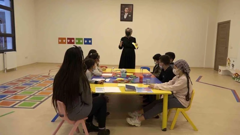 Esenyurtlu çocuklar Mutlu Çocuk Atölyesi ile geleceğe ‘öz’ güvenle bakıyor
