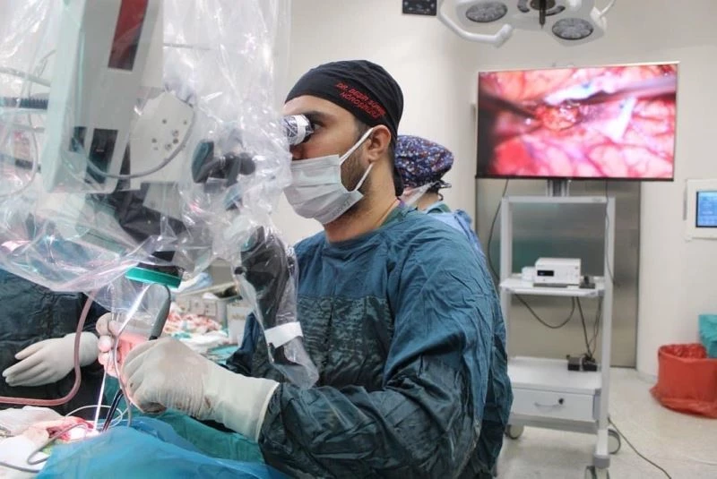 Bilecik’te ilk kez nöronavigasyon sistemi ile beyin tümörü ameliyatı gerçekleştirildi
