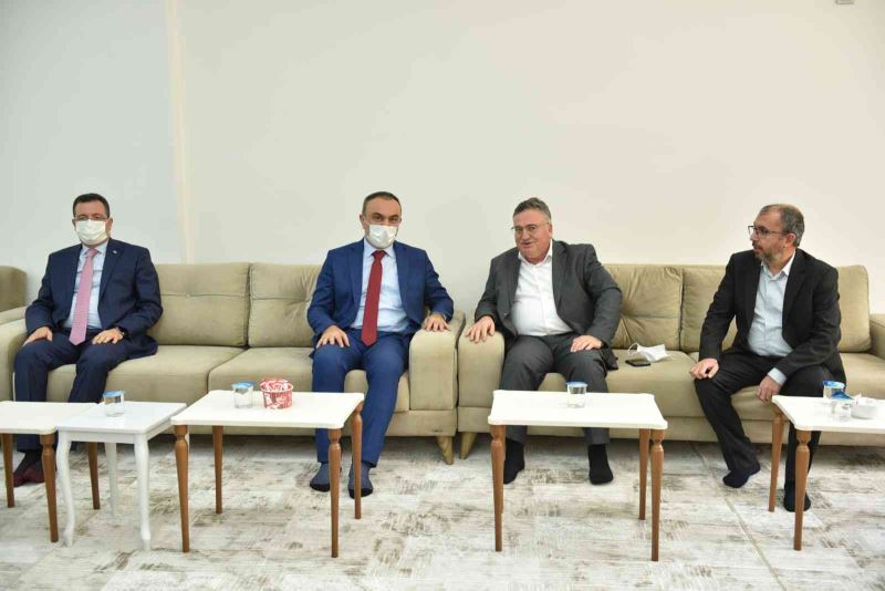 Vali Soytürk’ten GAHİB Başkanı Ahmet Kaplan’a taziye ziyareti
