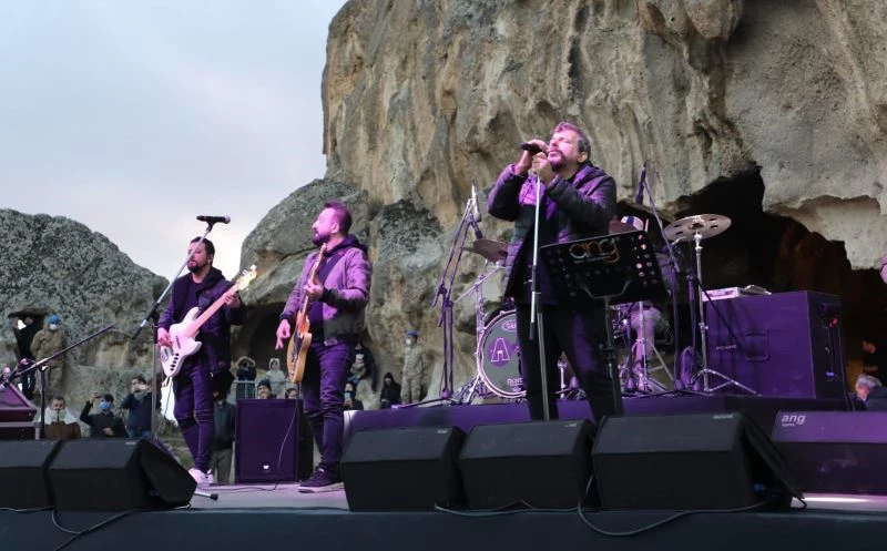 Gece Yolcuları, Frig Vadisi’nde sahne aldı
