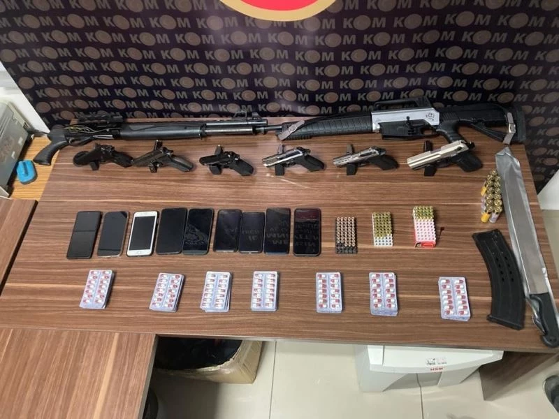 Fırından silah ve mermiler çıktı
