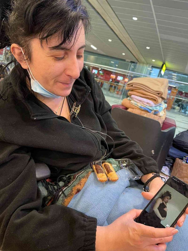 Tedavi ümidiyle kandırılan engelli kadın, Fransa’da havaalanına sığındı
