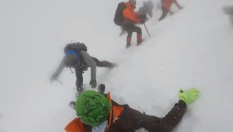 (Özel) Uludağ’ın zirvesinde nefes kesen anlar... O anlar kamerada
