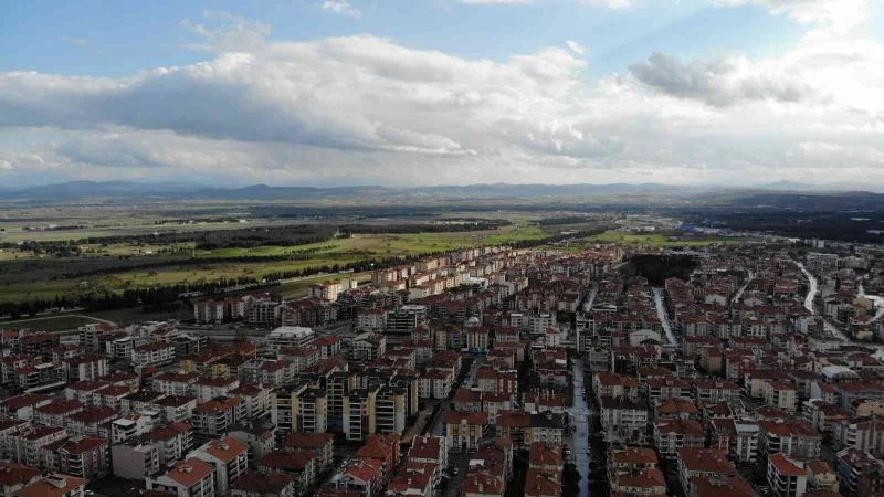 Balıkesir’de kara bulutlar şehri esir aldı

